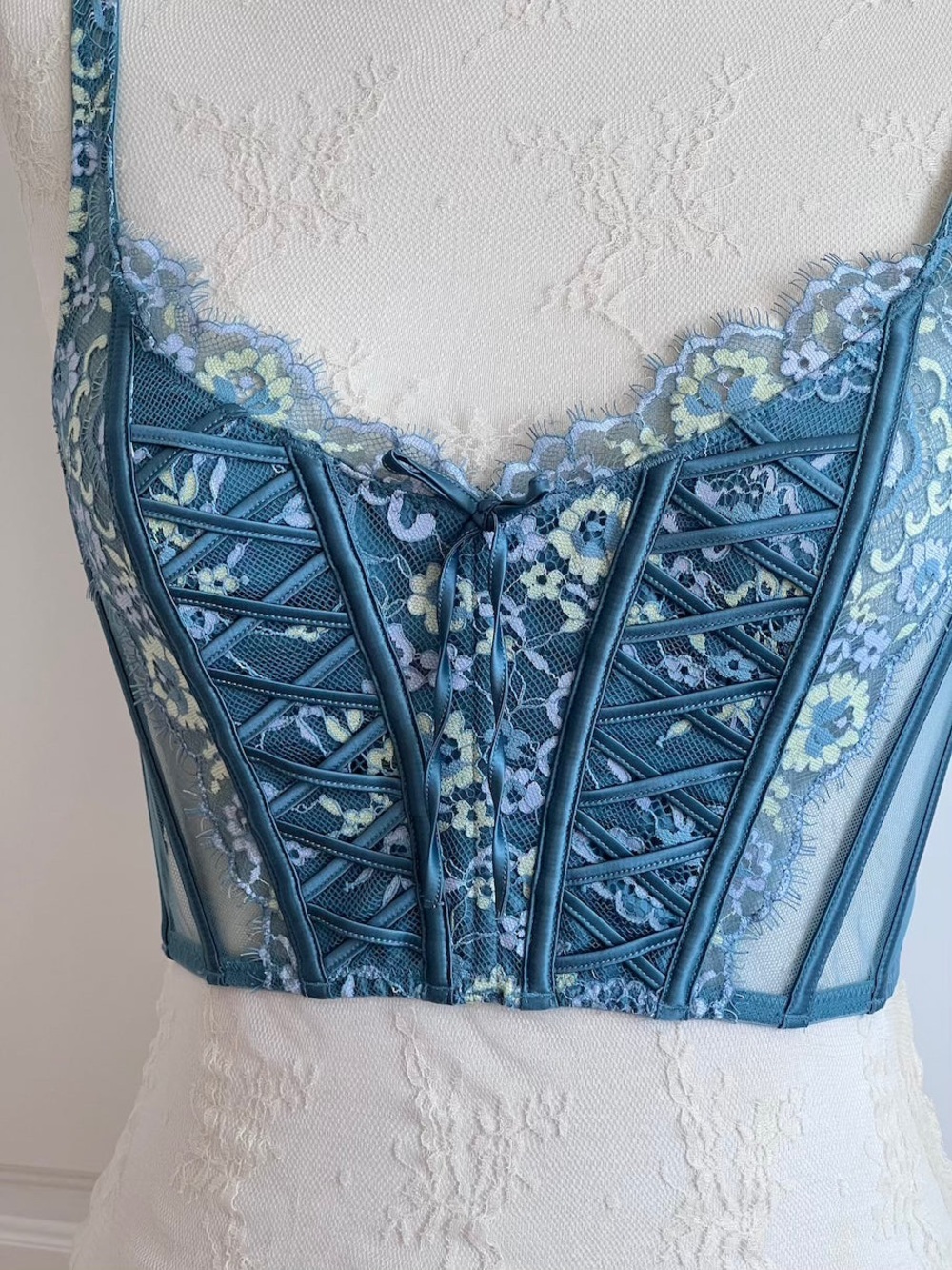 Victoria’s Secret Blue Lace Corset‑Style Bra Size Large Y2K Coquette Cottagecore - Picture 2 of 8
